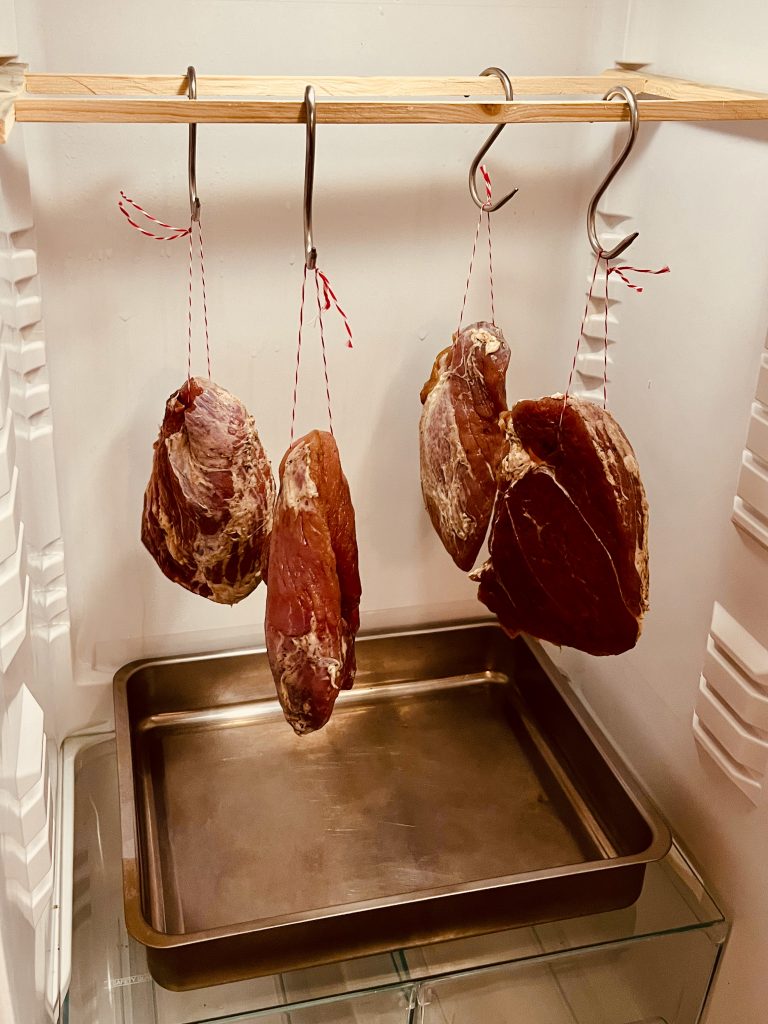 Ausbrennen der Schweinenuss im Kühlschrank.